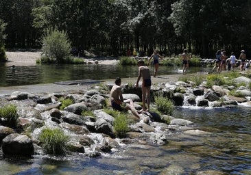 Del concierto de Lee Fields a las piscinas naturales: un puente musical y refrescante