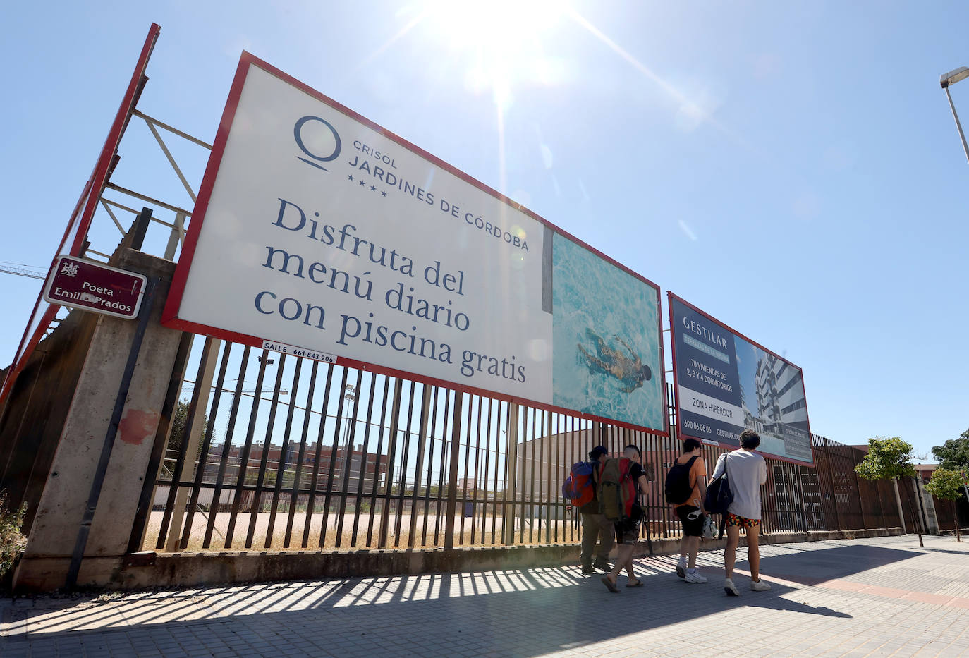 Los turistas y los hoteles se adaptan al calor en Córdoba