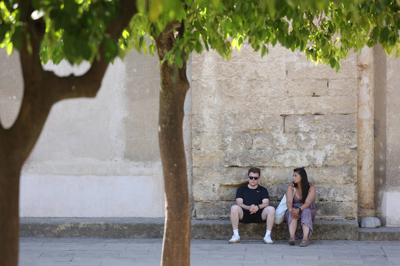 Los turistas y los hoteles se adaptan al calor en Córdoba