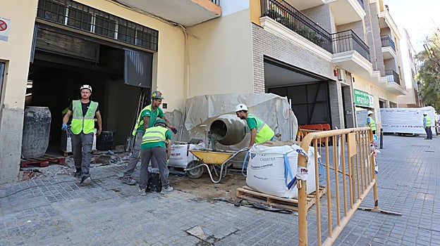 Imagen ayer de los trabajos en el Mercadona de Ronda de la Manca