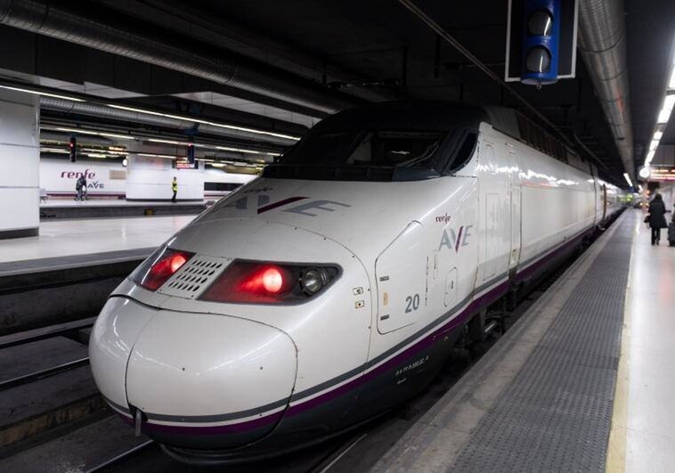 Un tren de alta velocidad, en la estación de Sants en una imagen de archivo