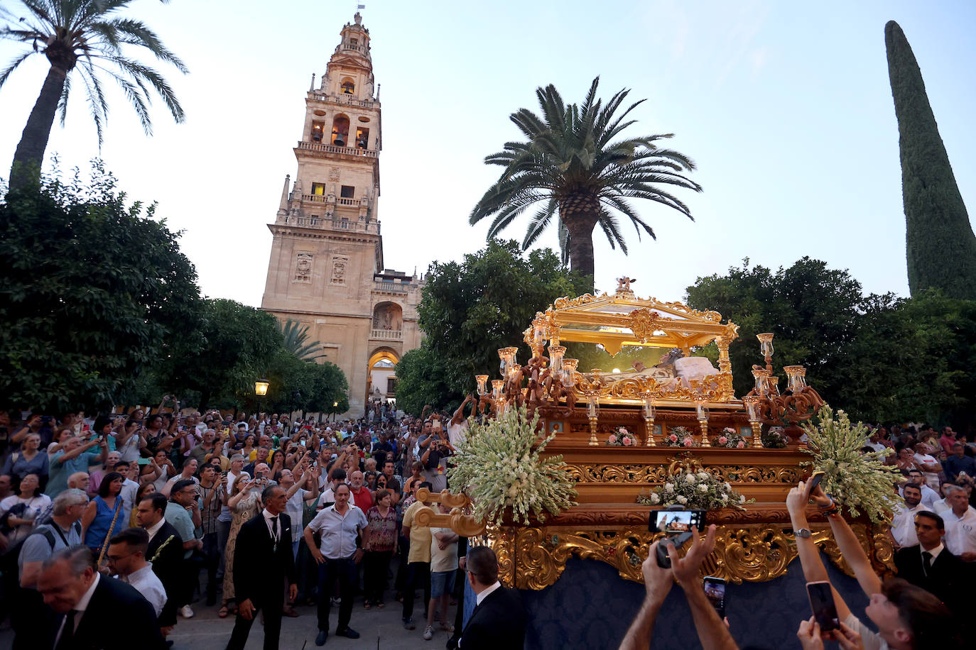 La procesión de la Virgen de Acá de Córdoba, en imágenes