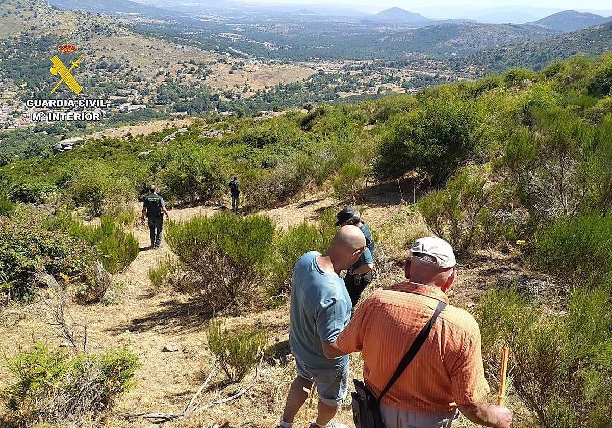 Los agentes de la Guardia Civil rescatan a dos senderistas perdidos en la provincia de Salamanca