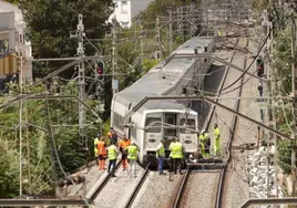 Un tren sin pasajeros descarrila en Sitges y obliga a cortar buena parte del servicio ferroviario de Cataluña