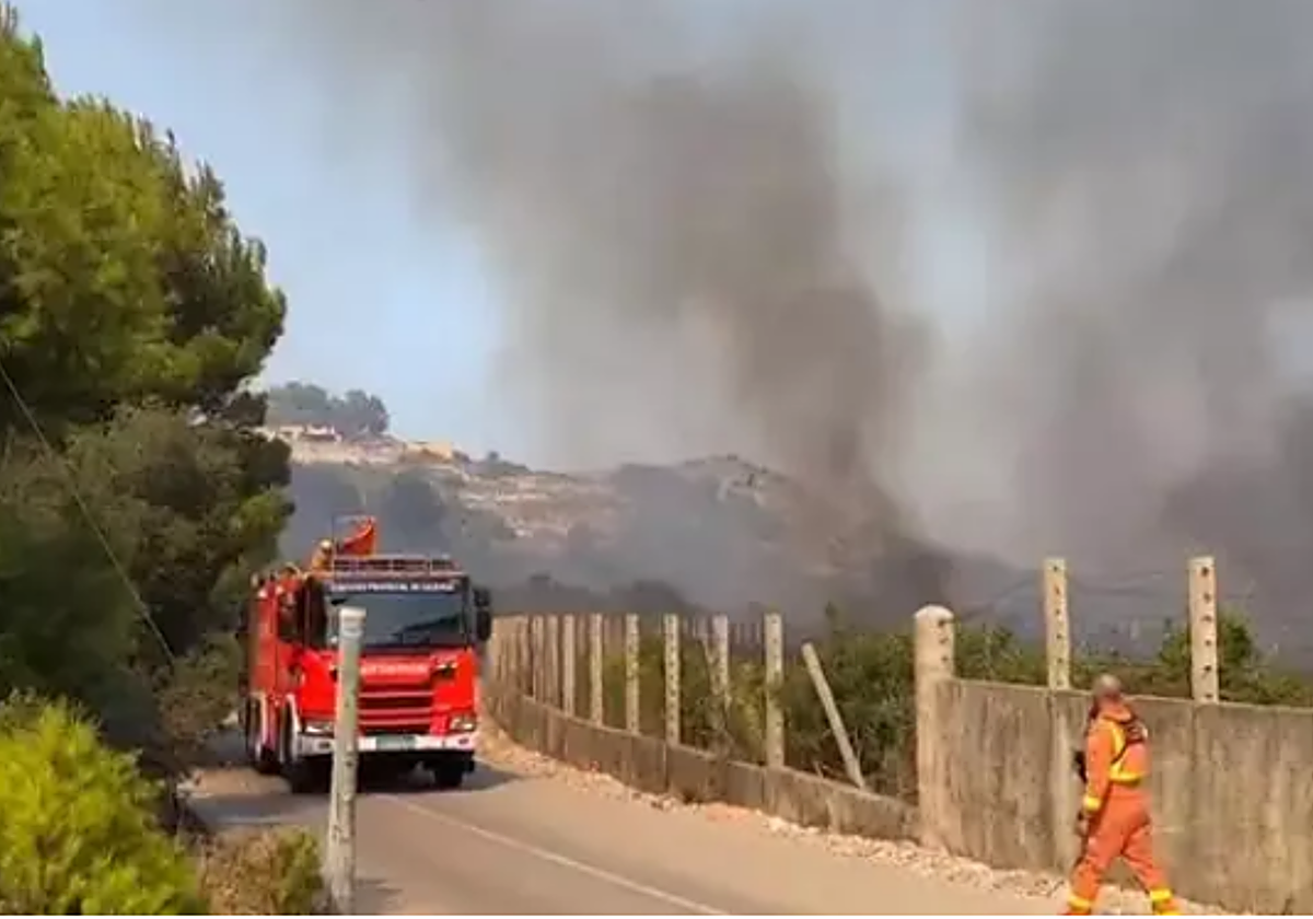 Imagen del incendio forestal declarado en Cullera (Valencia)