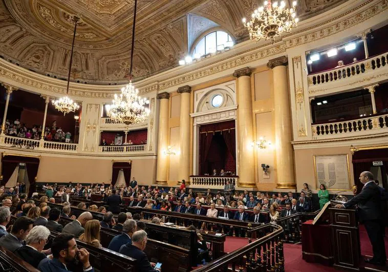 Los senadores escuchan el discurso de Pedro Rollán, nuevo presidente del Senado