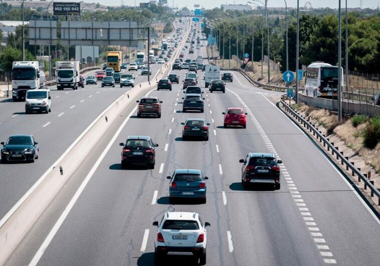 Varios coches circulan por la autovía A-4