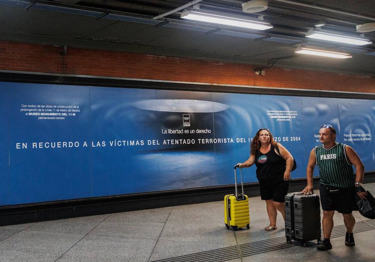 La parte interior del monumento, en Atocha, ayer cerrado por obras