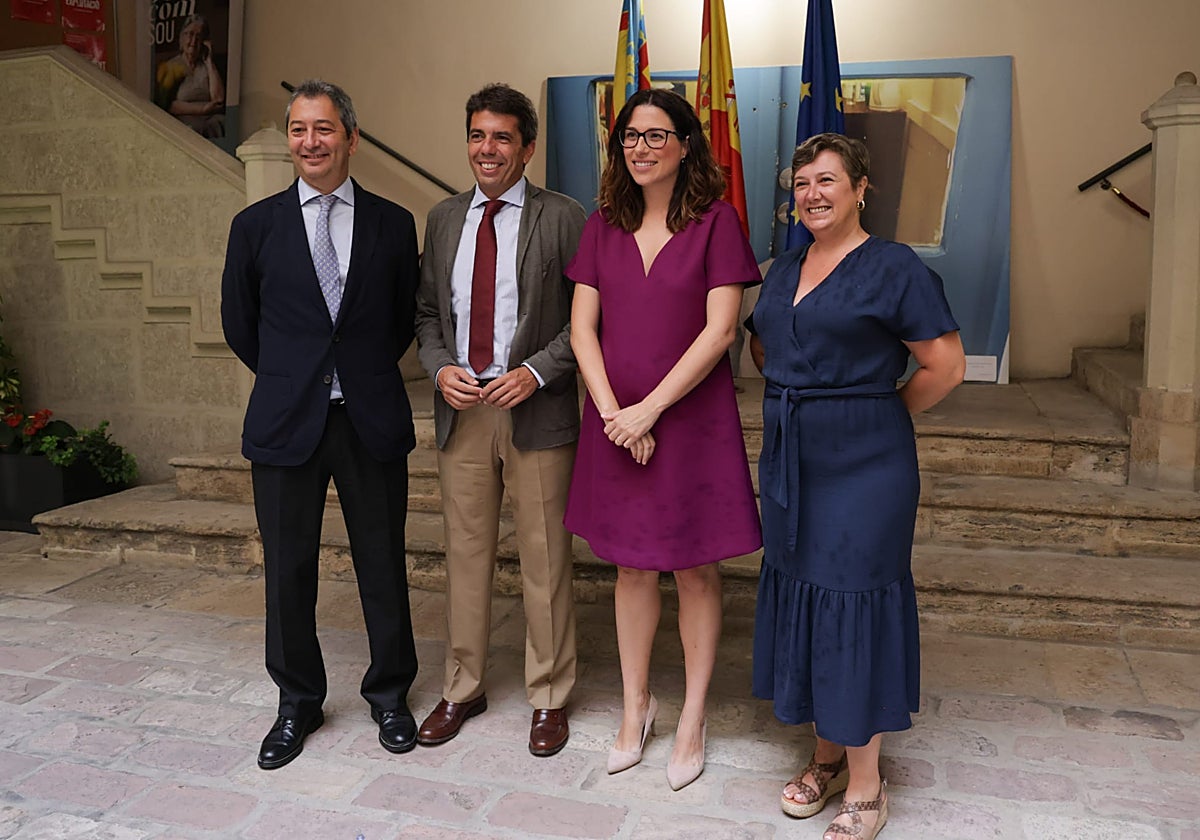 Imagen del presidente de la Generalitat Valenciana, Carlos Mazón, junto al vicepresidente Vicente Barrera y anteriores conselleras