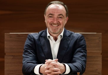 Javier Esparza: «Un prófugo de la Justicia es el que va a decidir entre Sánchez o elecciones»