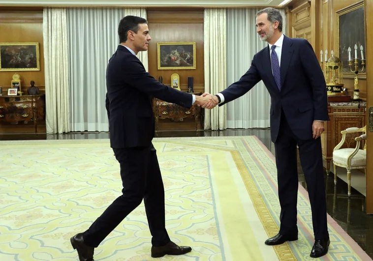 A finales de 2019, Felipe VI designó la investidura a Sánchez, que pactó con Podemos el primer gobierno de coalición en España