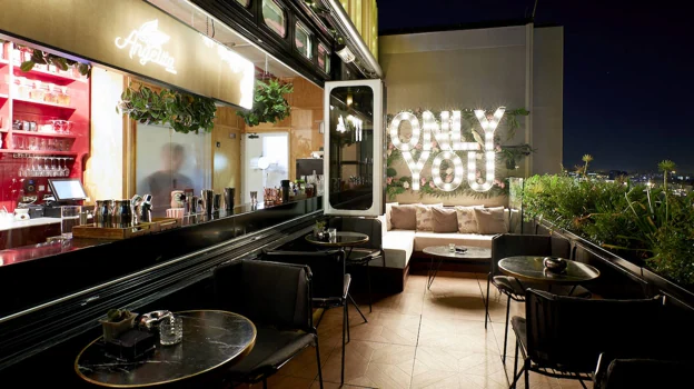 Bar en la azotea del hotel Only YOU Atocha en Madrid