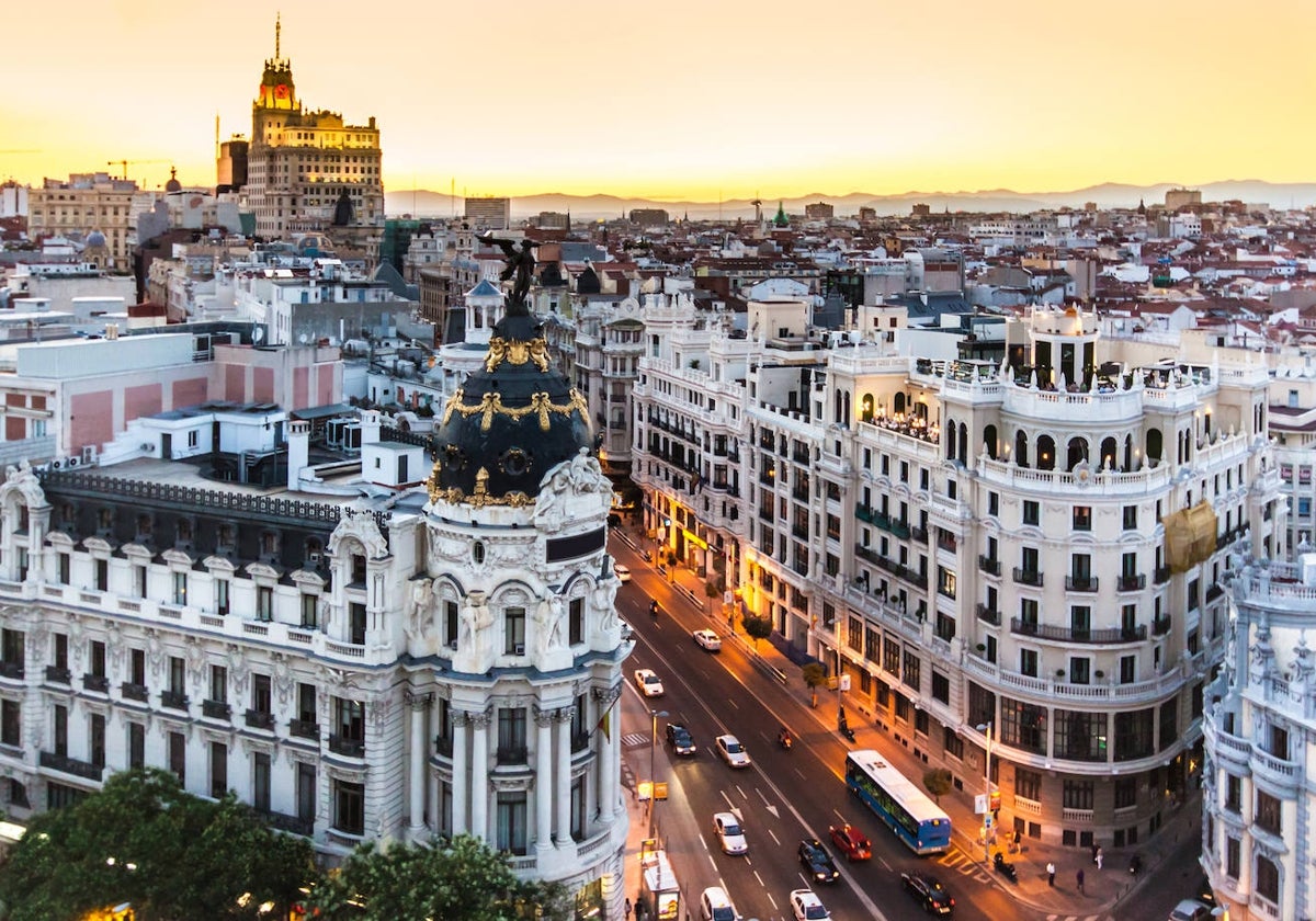 Vistas de la Gran Vía de Madrid desde uno de los 'rooftops' de la capital española