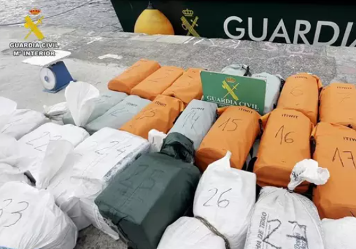 Fardos dee cocaína interceptados