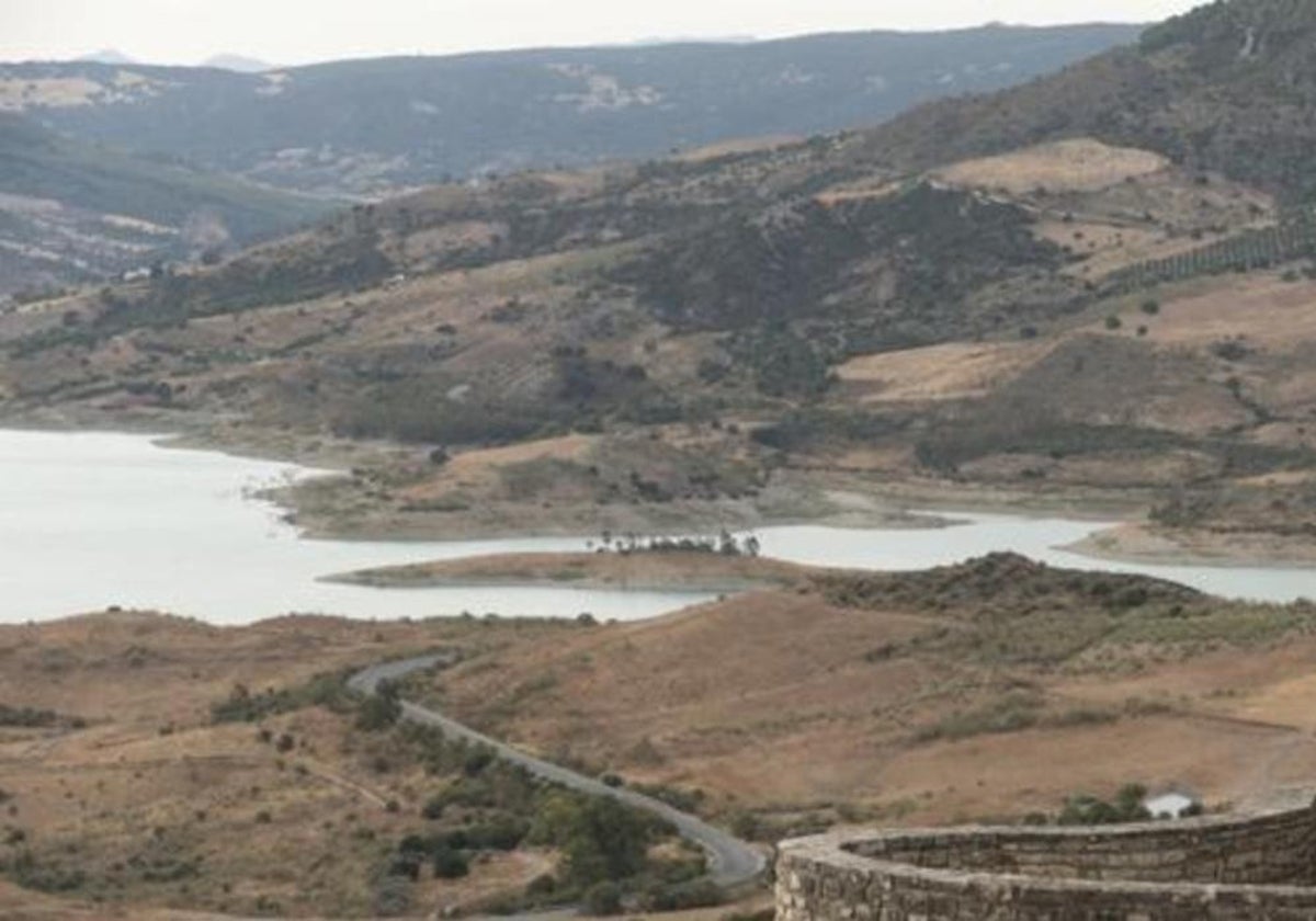 Embalse de Zahara-El Gastor en la localidad gaditana de Zahara de la Sierra