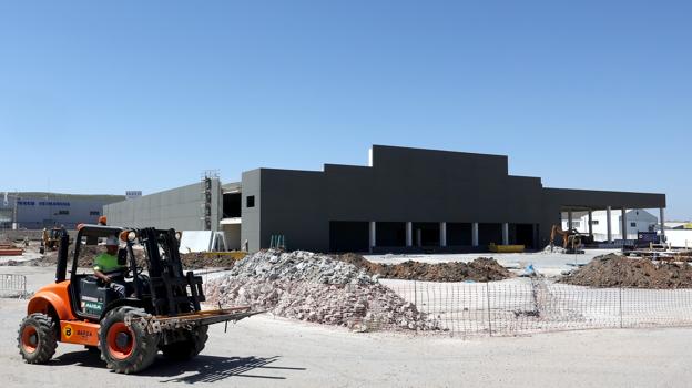 Obras en el centro comercial de Bogaris, en las antiguas instalaciones de Coca Cola