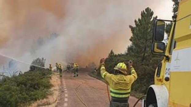 Levantan la alerta por posible riesgo para la población en incendio en la provincia de León