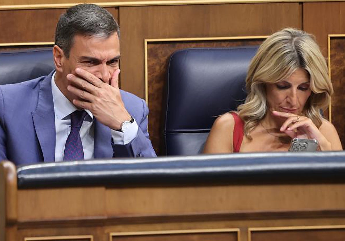 Pedro Sánchez y Yolanda Díaz en la sesión constitutiva del Congreso