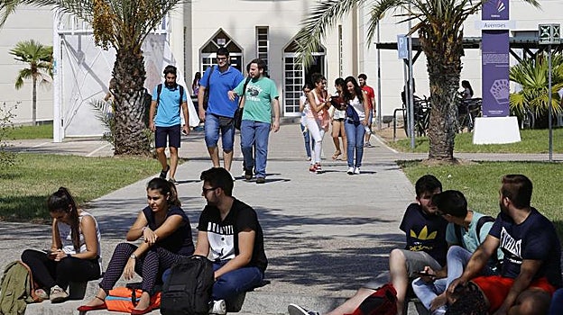 Estudiantes en el campus de Rabanales de la UCO