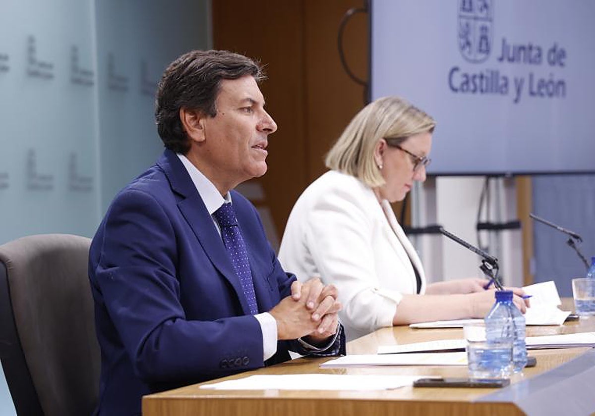 Carlos Fernández Carriedo e Isabel Blanco, ayer tras el Consejo