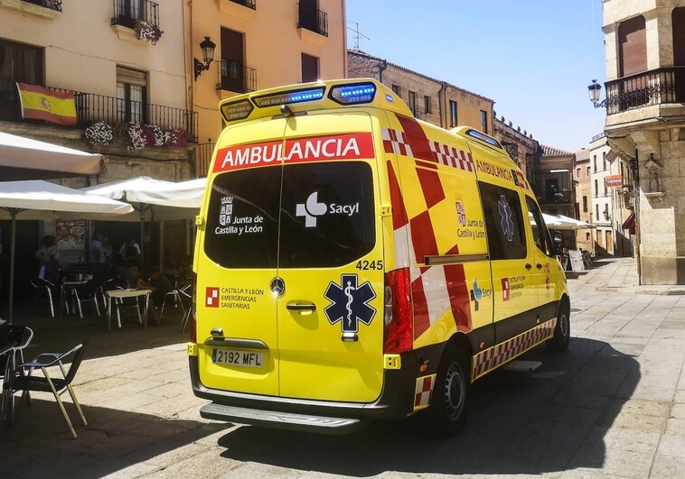 Imagen de archivo de una ambulancia del Servicio de Emergencias de Castilla y León