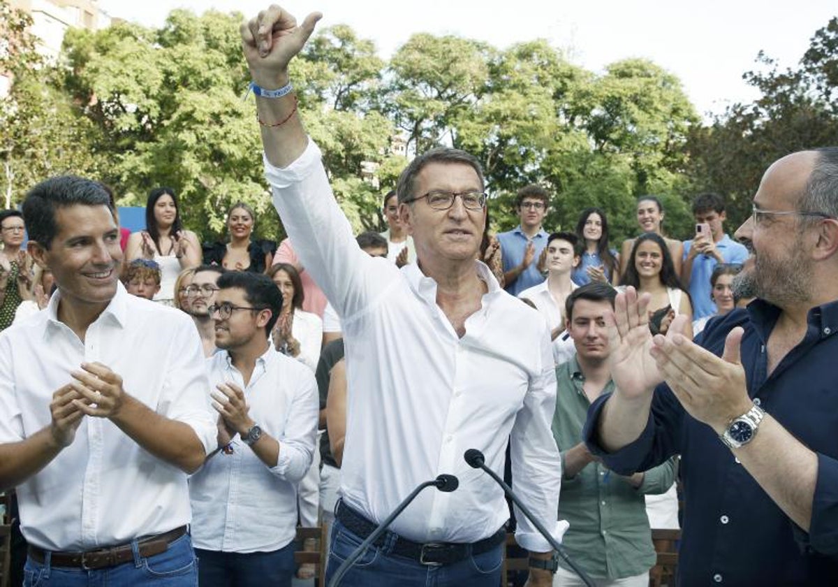 Alberto Núñez Feijóo flanqueado por Nacho Martin Blanco y Alejandro Fernández en un acto de la pasada campaña electoral