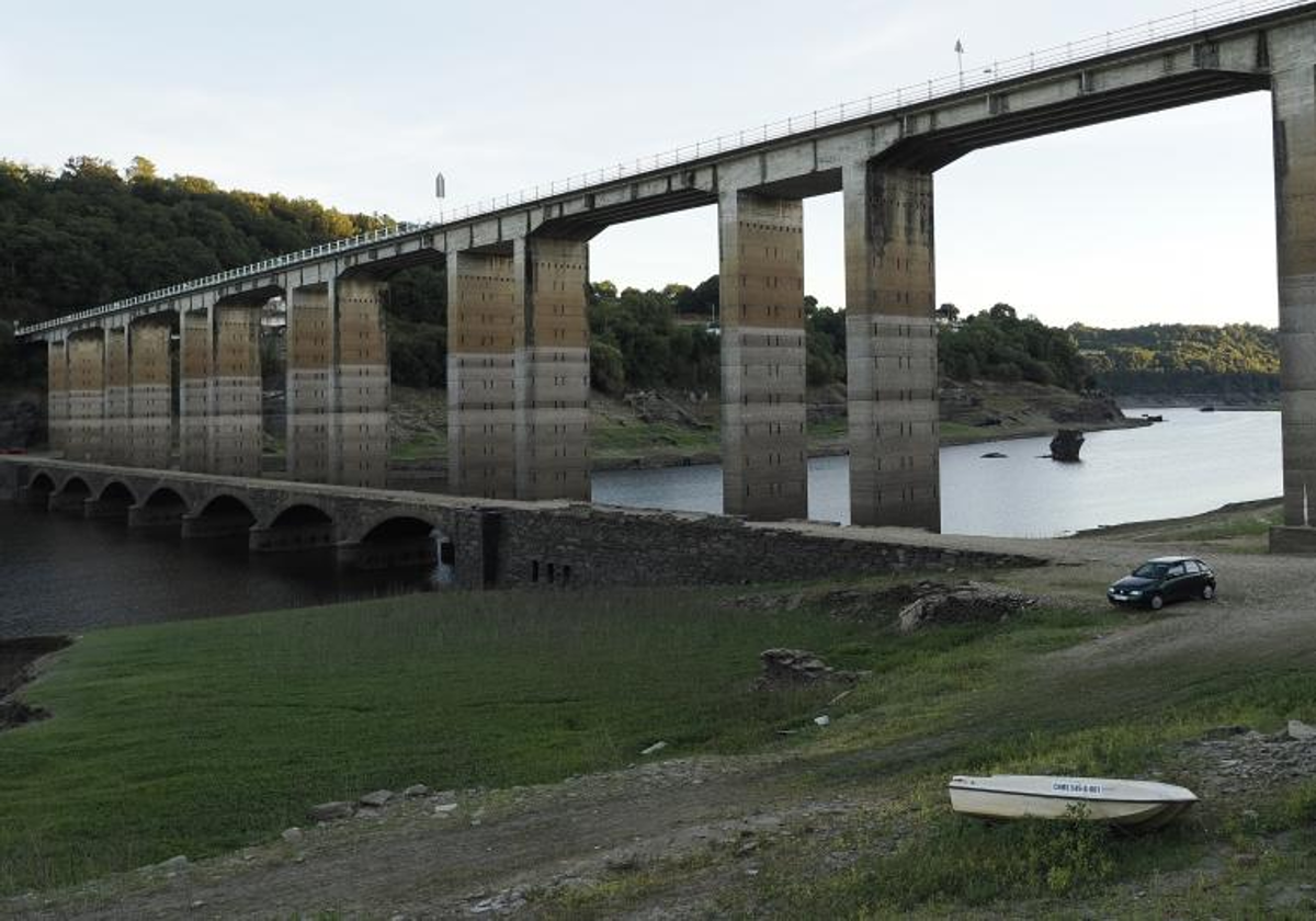 Embalse de Belesar, en Portomarín (Lugo)