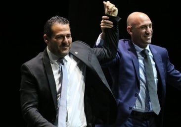 El presidente de la Federación Andaluza de Fútbol, Pablo Lozano, se desmarca de Luis Rubiales