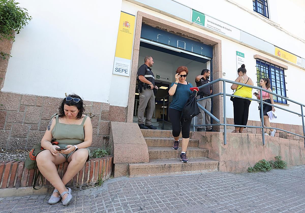 Imagen de la entrada a la oficina de empleo de Las Lonjas