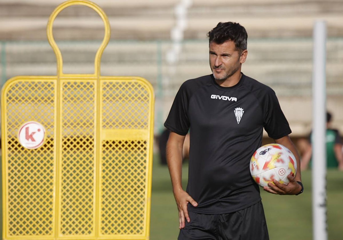 Iván Ania durante un entrenamiento con el Córdoba en la Ciudad Deportiva