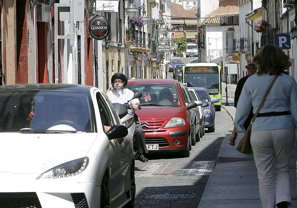 Tráfico denso por la calle Alfaros