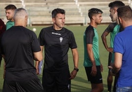 Alineaciones del Córdoba CF - Ibiza de Primera RFEF 2023-2024: once y banquillo de suplentes