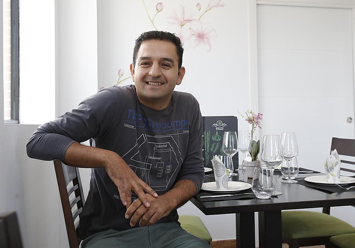 Simo Saber, uno de los socios de Brote, posa para ABC durante un reportaje de este restaurante
