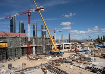 Las obras y el aumento de trenes convierten Chamartín en un caos: «El polvo, el ruido y el olor son un problema»