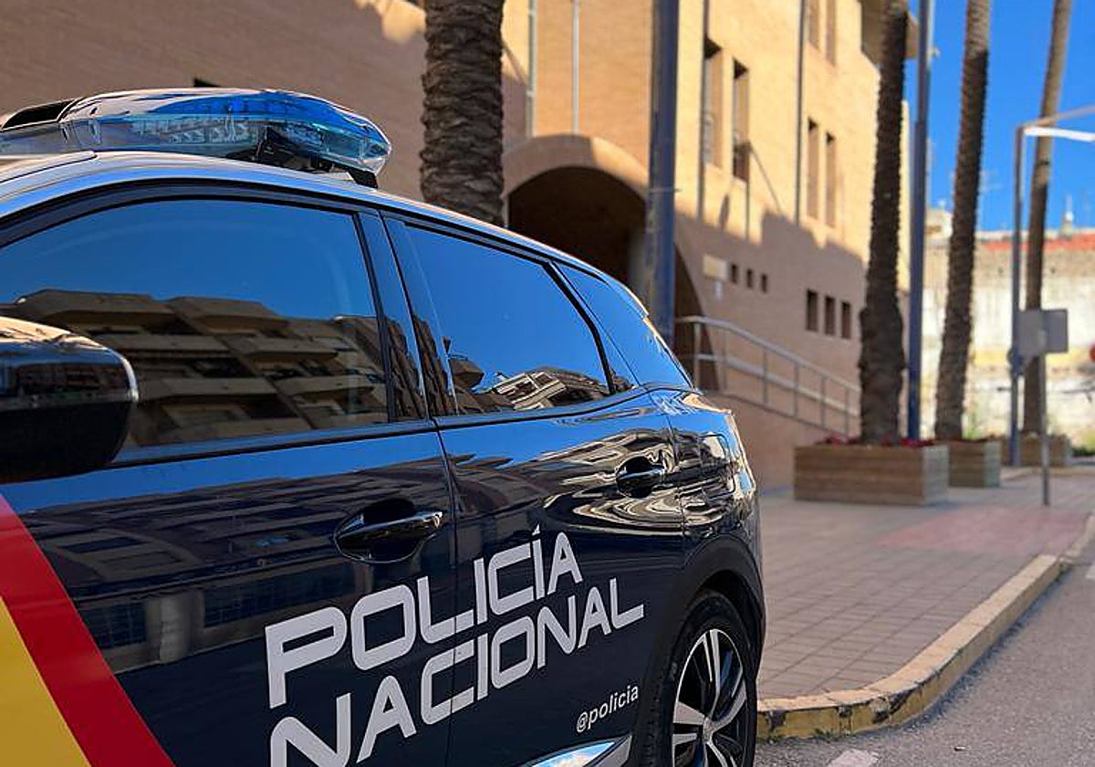 Imagen de archivo de un vehículo de la Policía Nacional