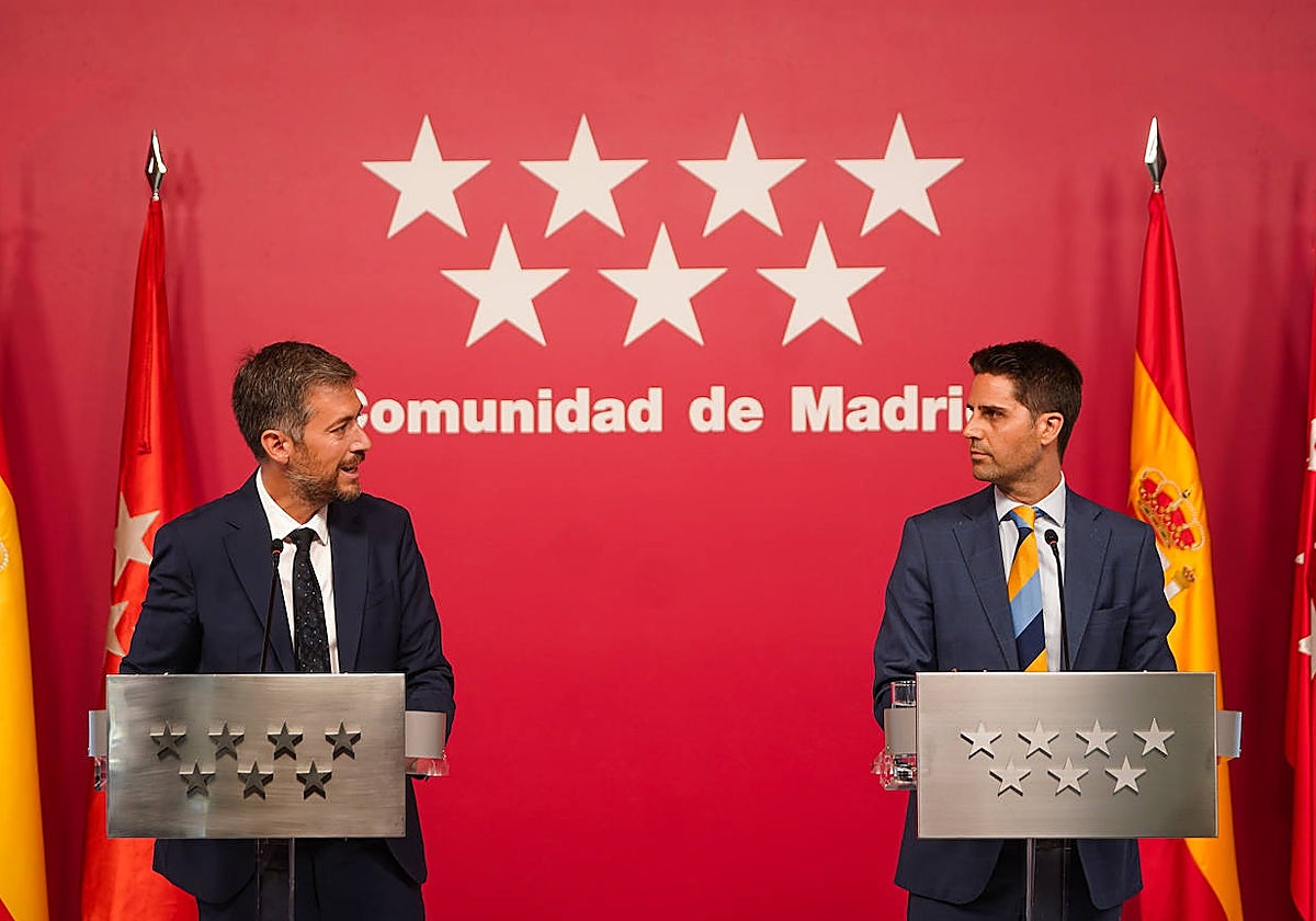 El consejero de Presidencia y Portavoz, Miguel Ángel García (izq) junto al consejero de Educación, Emilio Viciana