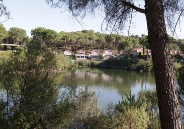 El Seprona investiga un vertido de aguas residuales en el lago del que se abastece Las Jaras, de Córdoba