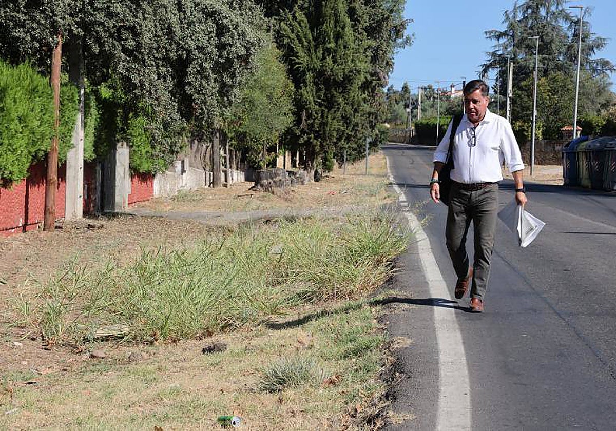Madruga en la calle de San José de Calasanz donde se va a actuar en el acerado