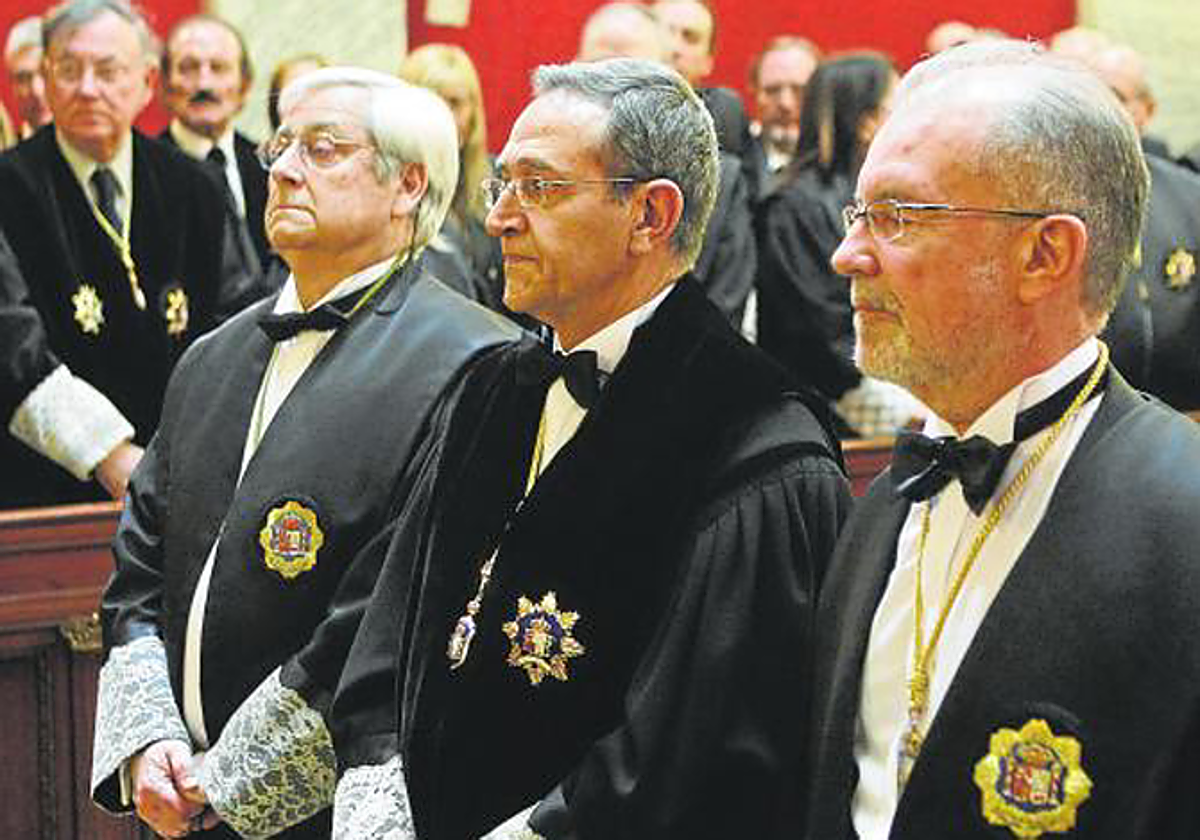 Marín Castán, en el centro de la imagen, será el encargado de pronunciar el discurso de Apertura del Año Judicial