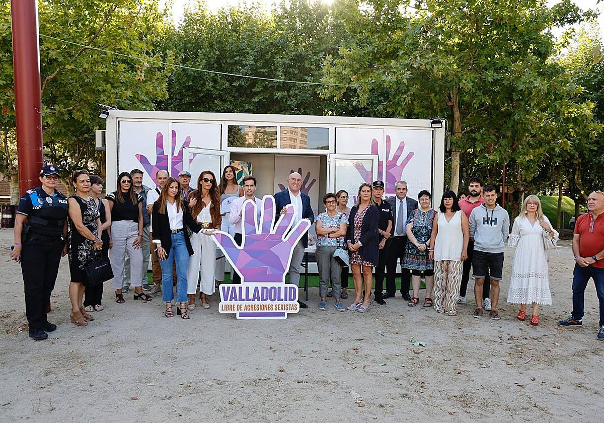 El alcalde de Valladolid, Jesús Julio Carnero, presenta los Puntos Violeta para las fiestas patronales de la ciudad