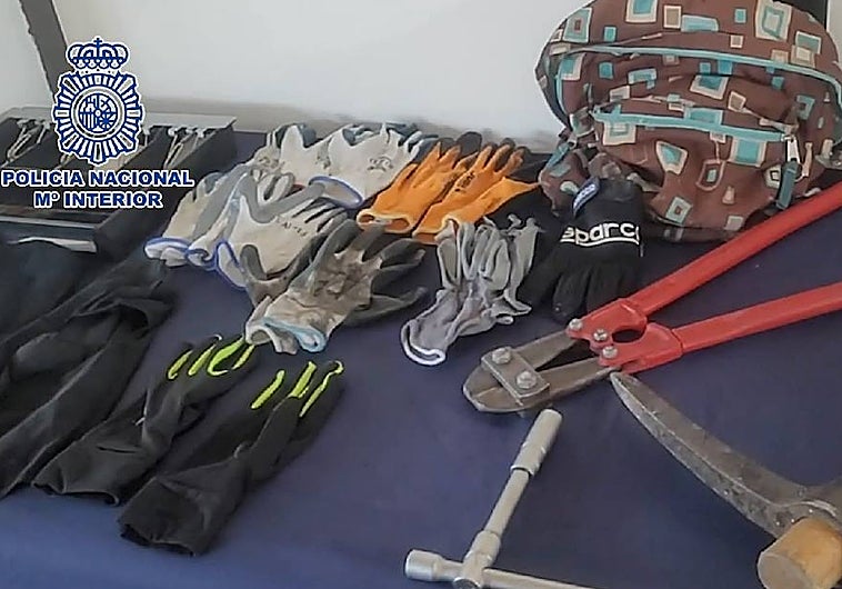 Herramientas con las que los detenidos accedían a los bares para robar