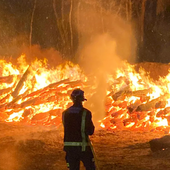 La pesadilla que no acaba, 114 bomberos luchan contra un incendio que se resiste