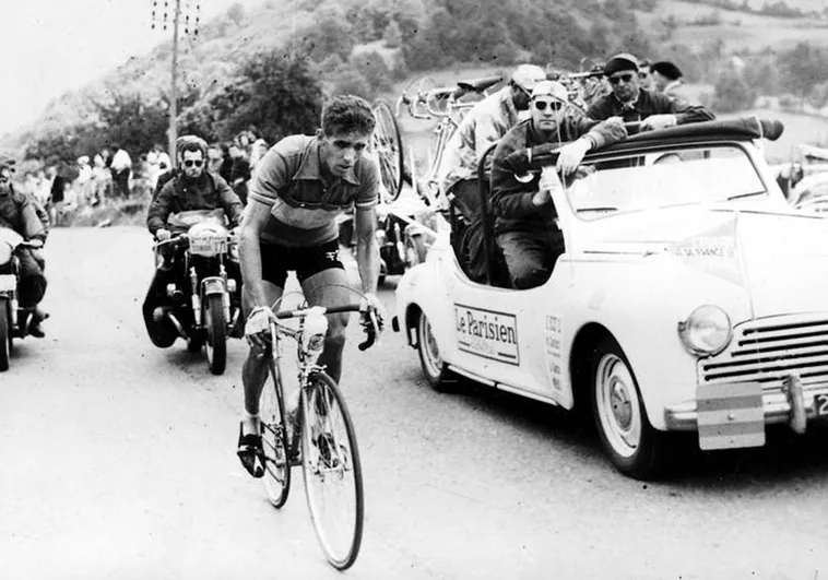 Bahamontes, en una de sus ascensiones en el Tour