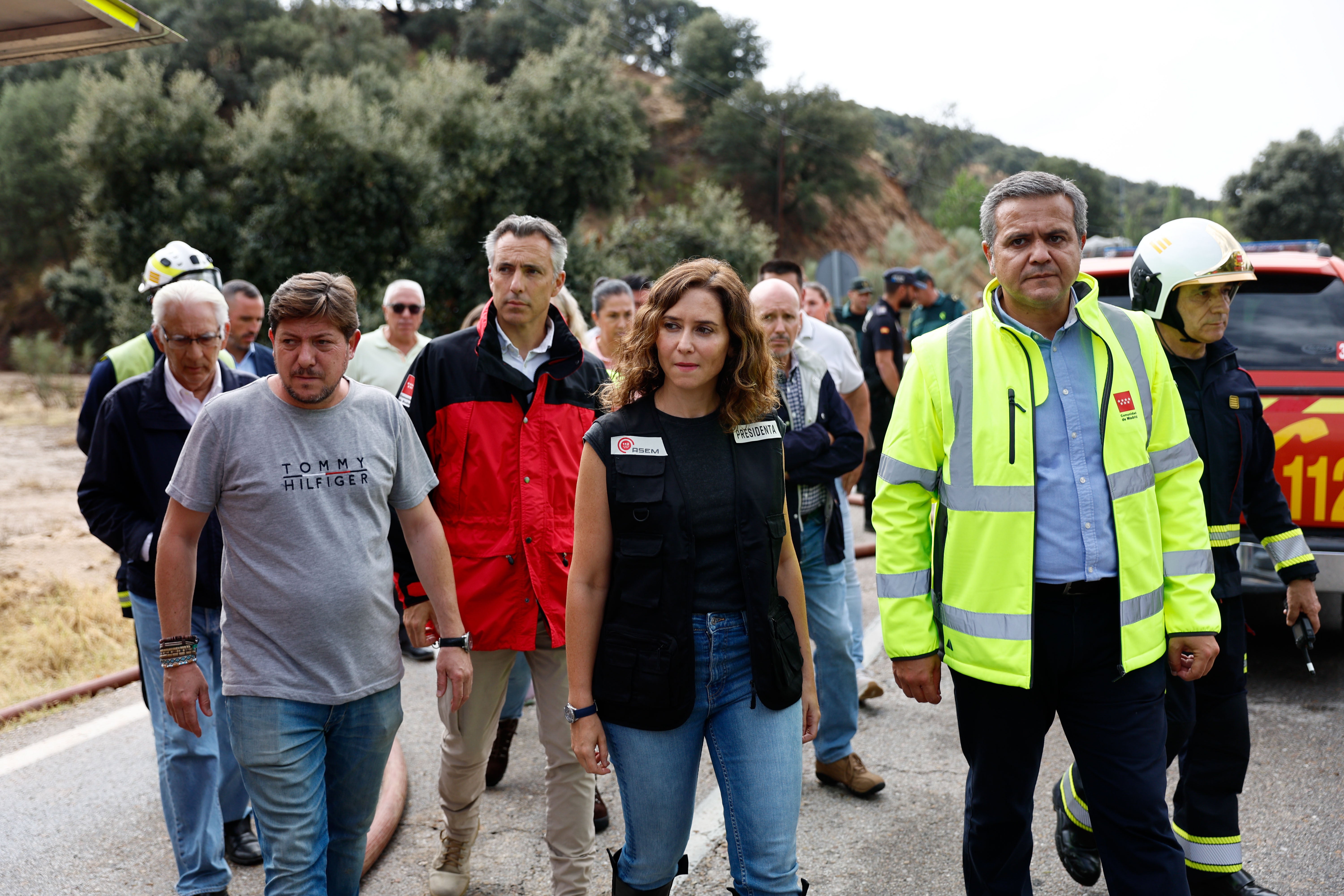 La presidenta de la Comunidad de Madrid, Isabel Díaz Ayuso, visita Aldea del Fresno, una de las zonas más afectadas