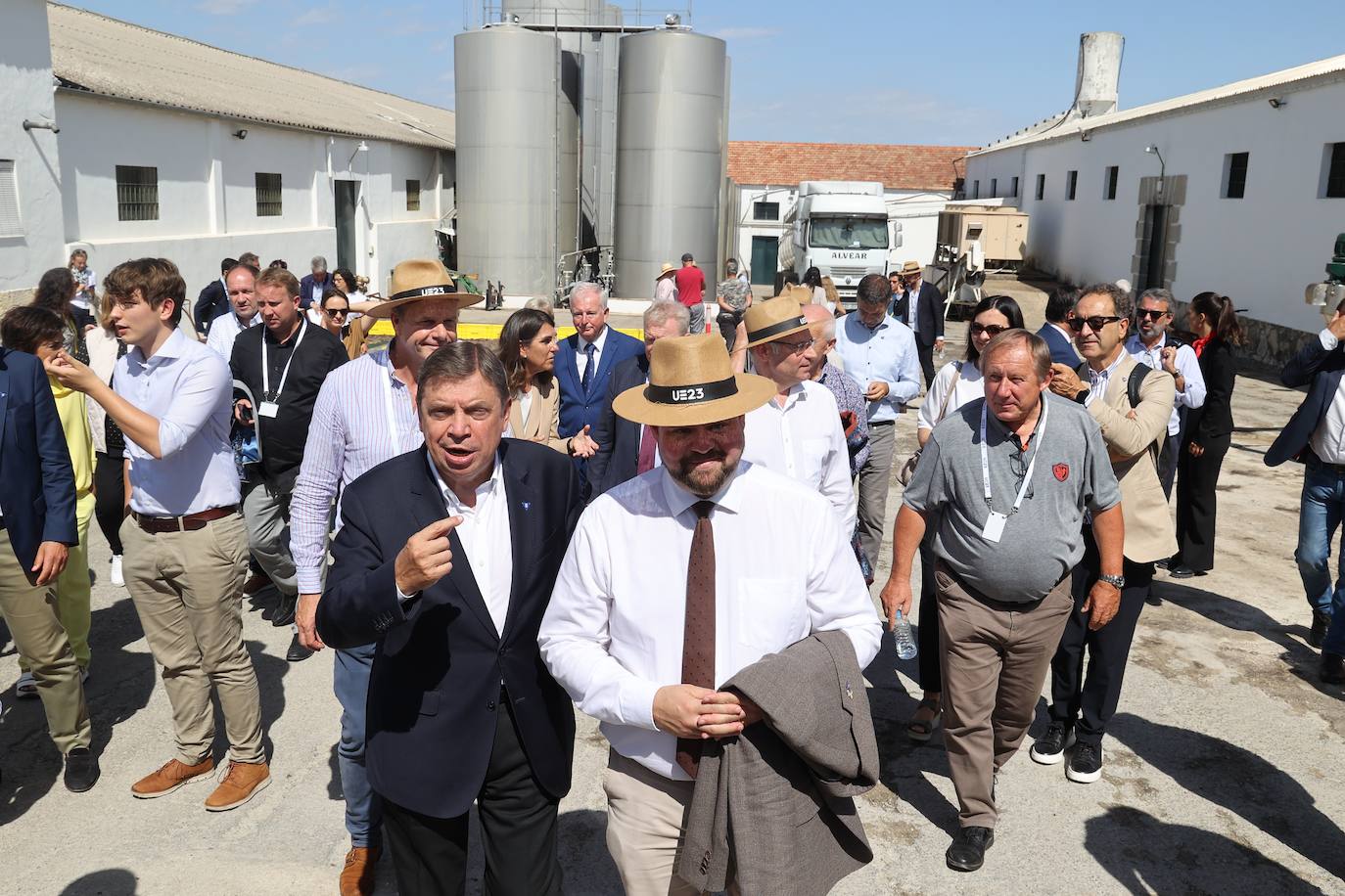 La visita de los ministros de Agricultura de la UE a Bodegas Alvear de Montilla