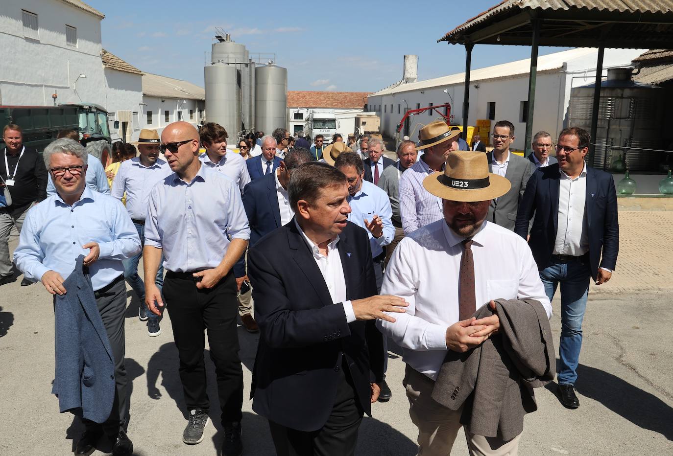 La visita de los ministros de Agricultura de la UE a Bodegas Alvear de Montilla
