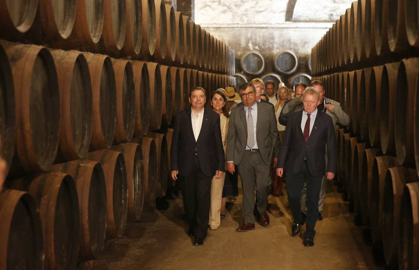 La visita de los ministros de Agricultura de la UE a Bodegas Alvear de Montilla