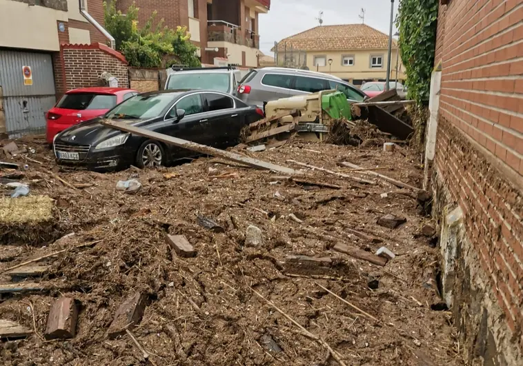 Una calle de Magán, en la provincia de Toledo, arrasada por la DANA