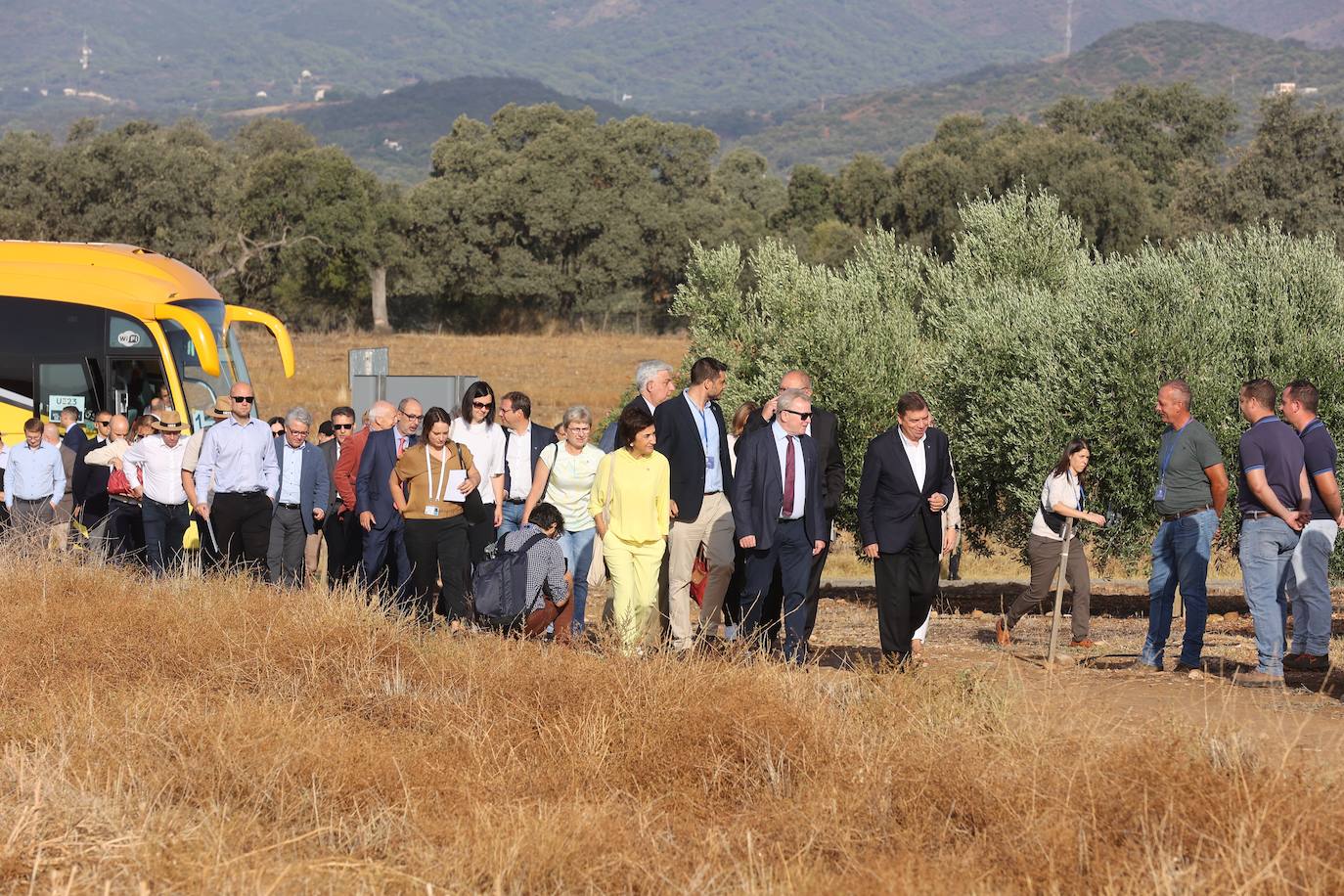 La visita de los ministros de Agricultura de la UE a la innovadora finca de Rabanales