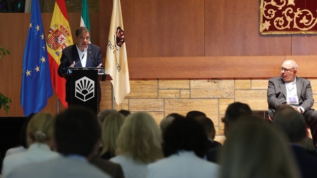 Luis Planas, en el Campus de Rabanales
